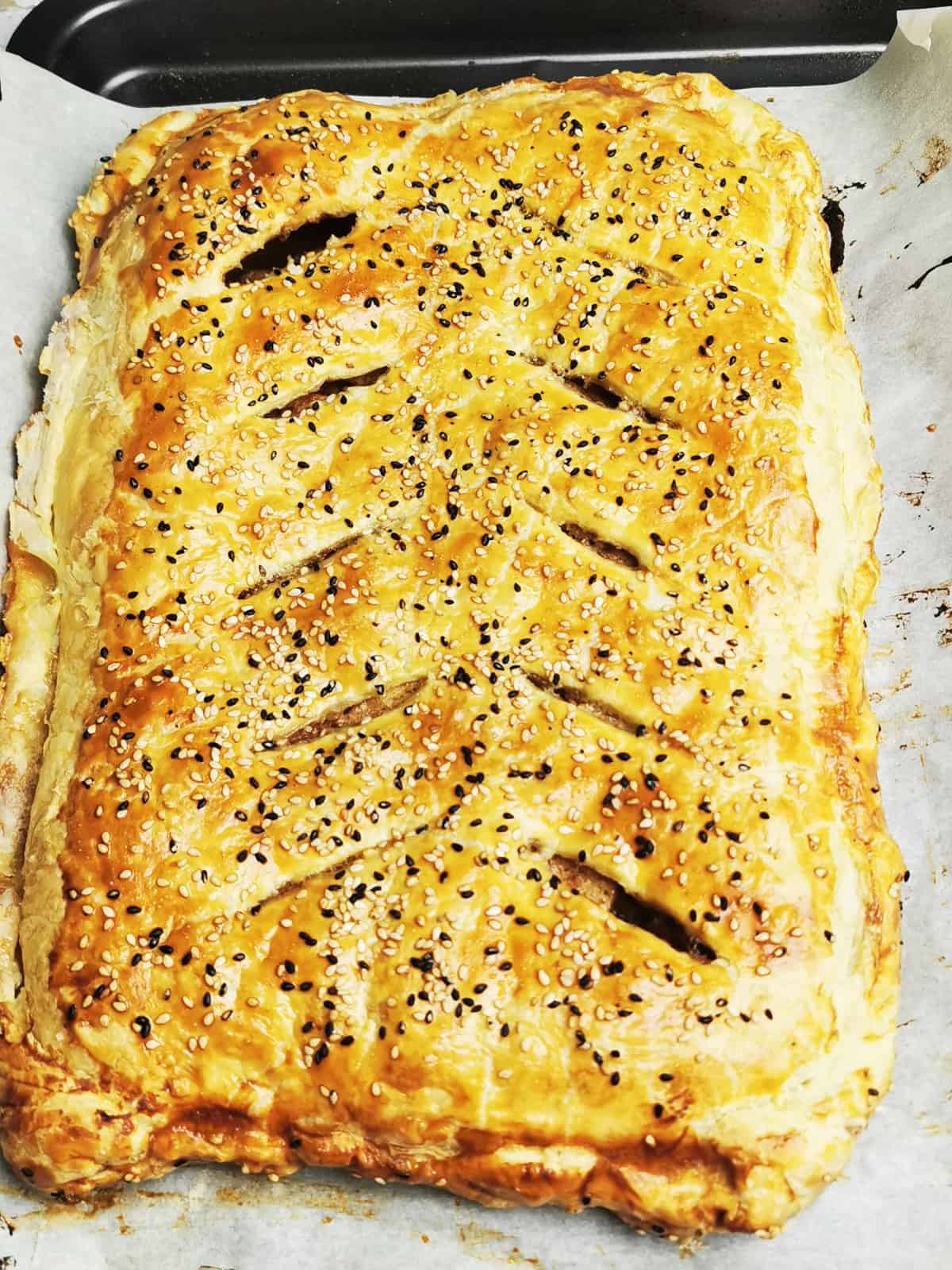 Cottage cheese and apple pie baked in the oven