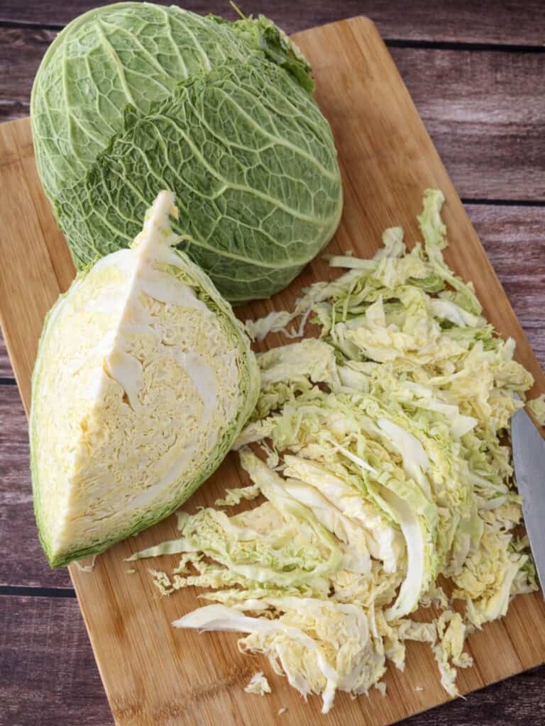 Types of Cabbage Explained: Pictures, Seasons & Best Uses