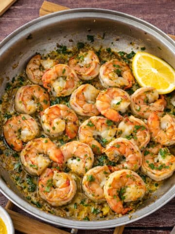easy garlic butter shrimp in skillet.